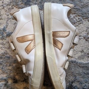 Veja women's size 8 three strap sneaker